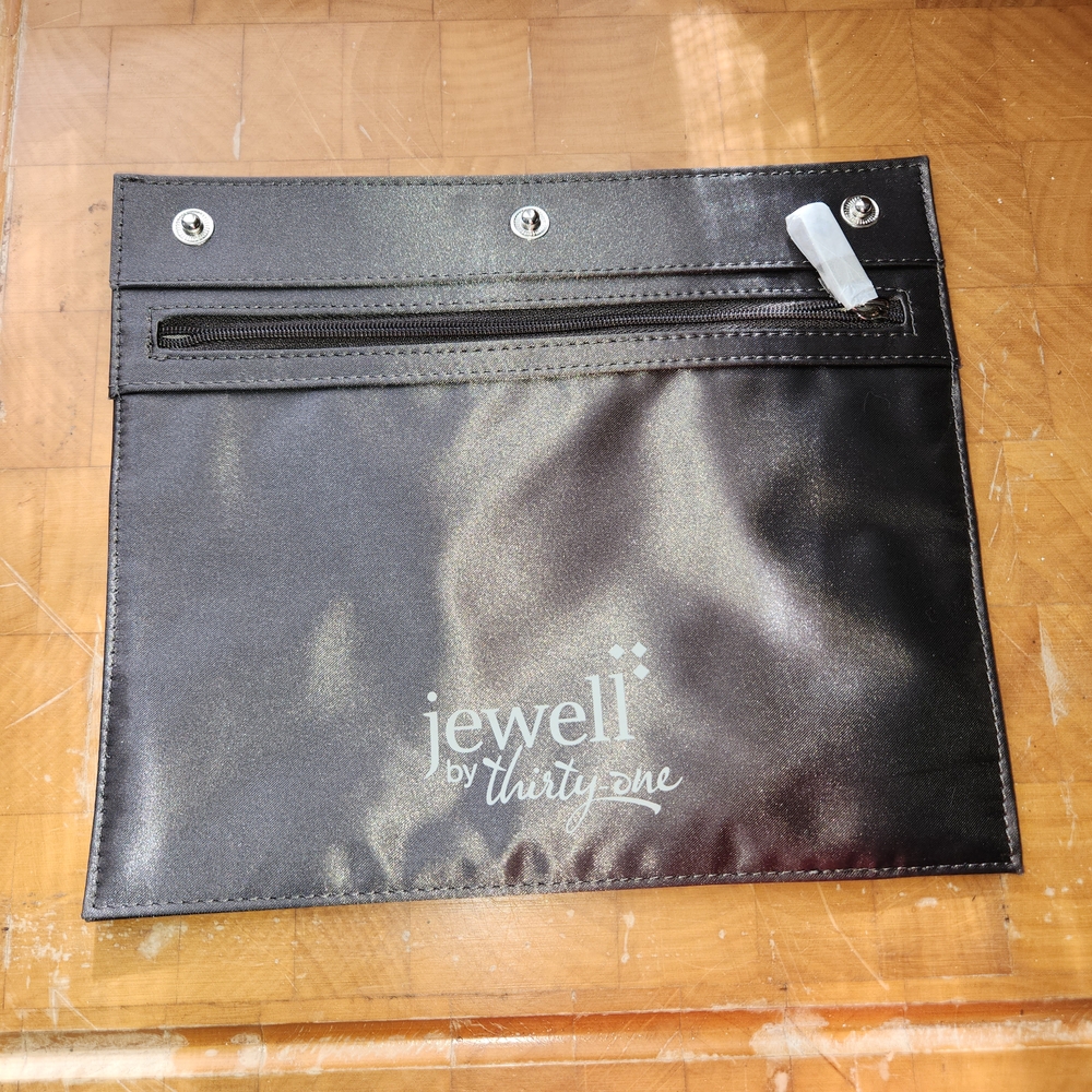 Jewell by Thirty-One Zippered Snap Pocket